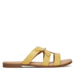 Klapki Lasocki. Żółte klapki damskie Lasocki, bez wzorów, bez obcasa. Za 129.99 zł.