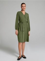 Sukienka midi z wiązaniem - zielony. Zielone sukienki damskie Sinsay, l, bez wzorów, z materiału, bez kołnierzyka, bez ramiączek, midi. Za 45.99 zł.