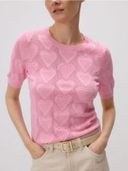 Sweter z ozdobnymi detalami - pastelowy róż. Czerwone swetry klasyczne damskie Reserved, l, z dzianiny, bez kołnierzyka. W wyprzedaży za 69.99 zł.