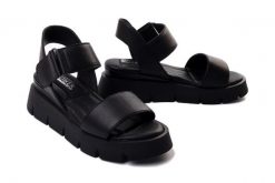 ARTIKER RELAKS 52C2590 black, sandały damskie. Czarne sandały damskie Artiker Relaks, bez wzorów, ze skóry, bez obcasa, na koturnie. Za 195.93 zł.
