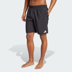 Szorty do pływania o długości około 20 cm. Białe szorty męskie Adidas, bez wzorów, klasyczne. Za 149.00 zł.