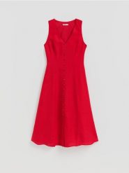 Sukienka midi z lnem - czerwony. Czerwone sukienki damskie Reserved, l, bez wzorów, z wiskozy, bez kołnierzyka, bez ramiączek, midi, rozkloszowane. Za 179.99 zł.