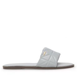 Klapki MEXX. Niebieskie klapki damskie Mexx, bez wzorów, bez obcasa. Za 49.99 zł.