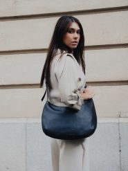 Maison héritage PARIS Skórzana torebka "Rin" w kolorze czarnym - 40 x 33 x 2 cm rozmiar: onesize. Czarne torebki klasyczne damskie maison héritage PARIS, bez wzorów, z materiału, bez dodatków. Za 387.24 zł.