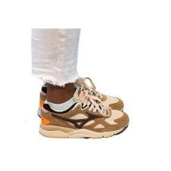 Trampki Mizuno Sr. Czerwone trampki i tenisówki męskie Mizuno, bez wzorów, z materiału, bez zapięcia. Za 219.99 zł.