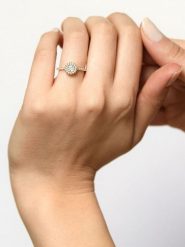 L'OR by Diamanta Złoty pierścionek "Bianca" z cyrkoniami rozmiar: 62. Żółte pierścionki damskie L'OR by Diamanta, z cyrkonią, złote. Za 660.43 zł.