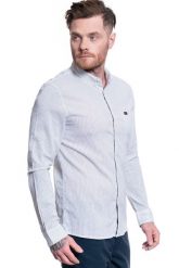MĘSKA KOSZULA MATERIAŁOWA LEE SLIM BUTTON DOWN WHITE L66XNG12 112116763. Białe koszule męskie Lee, l, bez wzorów, z materiału, bez kołnierzyka, bez ramiączek. Za 129.99 zł.