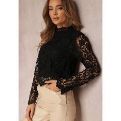 Czarna Bluzka Koronkowa Rissanen. Czarne bluzki damskie Renee, s, bez wzorów, z dzianiny, bez kołnierzyka, bez ramiączek. Za 49.99 zł.