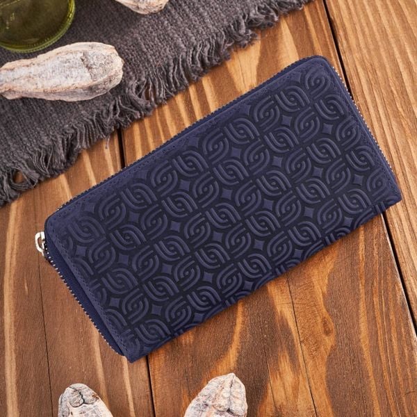 Portfel damski skórzany w geometryczny wzór granatowy RFID Paolo Peruzzi T-116-HDB. Niebieskie portfele damskie bez wzorów, ze skóry. Za 69.00 zł.