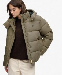 Superdry Premium pikowana kurtka z kapturem w kratę – Brown Heritage Check. Brązowe kurtki damskie Superdry., bez wzorów, z lyocellu, z kapturem. Za 651.60 zł.