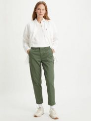 Levi's Spodnie chino w kolorze zielonym rozmiar: W25/L29. Zielone spodnie materiałowe damskie Levi's, bez wzorów, z podwyższonym stanem. Za 146.45 zł.