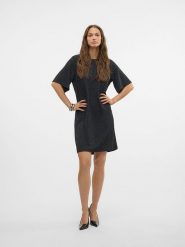 Vero Moda Sukienka w kolorze czarnym rozmiar: XS. Czarne sukienki damskie Vero Moda, xs, bez wzorów, bez kołnierzyka, bez ramiączek, midi. Za 52.55 zł.