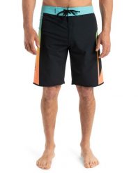 Spodenki boardshort dla Mężczyzn SURFSILK HOLMES 20" Czarny. Czarne kąpielówki męskie Quiksilver, m, bez wzorów, z elastanu, do pływania. Za 265.45 zł.