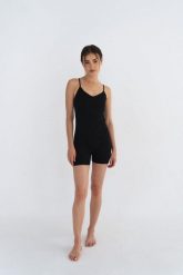 Kombinezon do jogi Moonholi Angel z ramiączkami. Czarne kombinezony damskie MOONHOLI, s, bez wzorów, z elastanu, eleganckie, bez kołnierzyka, bez ramiączek. Za 259.00 zł.