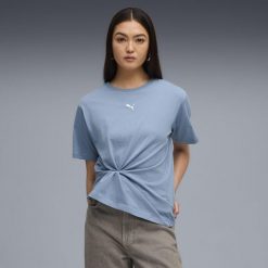 Damska koszulka o luźnym kroju ESS PUMA Cool Blue. Niebieskie bluzki damskie Puma, bez wzorów, bez ramiączek. Za 99.00 zł.