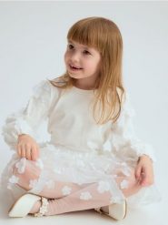 Koszulka z ozdobnymi rękawami - złamana biel. Koszulki dziewczęce Reserved, m, bez wzorów, z bawełny, bez ramiączek. Za 45.99 zł.