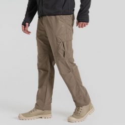 Spodnie turystyczne męskie Craghoppers NosiLife Cargo Trouser III. Brązowe spodnie materiałowe męskie CRAGHOPPERS, bez wzorów, sportowe. Za 335.99 zł.