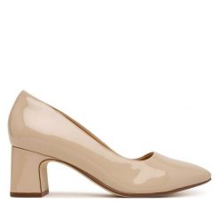 Czółenka Clarks. Brązowe czółenka damskie Clarks, bez wzorów, bez obcasa. Za 389.99 zł.
