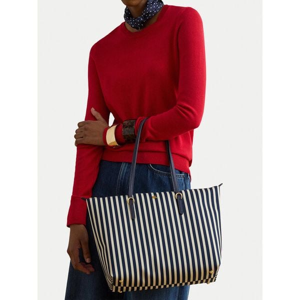 Torebka LAUREN RALPH LAUREN. Niebieskie torebki klasyczne damskie Lauren Ralph Lauren, bez wzorów, bez dodatków. Za 649.99 zł.