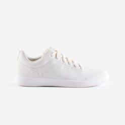 Buty tenisowe damskie Artengo Essential na każdą nawierzchnię. Białe obuwie do biegania damskie Decathlon. Za 89.99 zł.