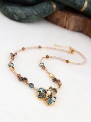 Pierres de Jade Pozłacany naszyjnik z elementami ozdobnymi - dł. 50 cm rozmiar: onesize. Białe naszyjniki damskie Pierres de Jade, pozłacane. Za 113.99 zł.