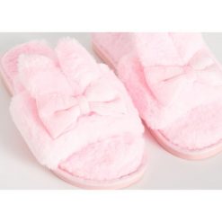 Pluszowe kapcie z uszami - Różowy. Czerwone kapcie damskie Sinsay. Za 29.99 zł.