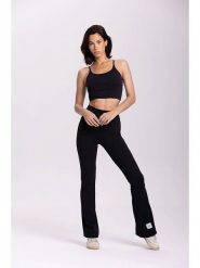 Onamaste Legginsy sportowe "Flair Jess" w kolorze czarnym rozmiar: L/XL. Czarne legginsy damskie Onamaste, l, bez wzorów, z materiału, z podwyższonym stanem, outdoorowe. Za 109.78 zł.