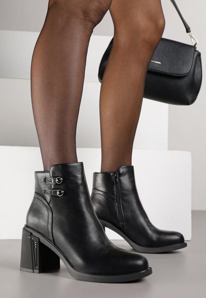 Czarne Basicowe Botki do Kostki VICES na Słupkowym Obcasie Naleasa. Czarne botki damskie Renee, z dzianiny, eleganckie, bez obcasa, na obcasie, bez zapięcia. Za 119.99 zł.