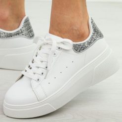 Biało szare sportowe buty damskie McBraun 23290. Białe buty sportowe na co dzień damskie McBraun, bez wzorów, z jeansu. Za 99.00 zł.