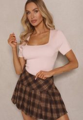 Różowa Bluzka z Modalem Wiskozą i Kwadratowym Dekoltem Sanelora. Czerwone bluzki damskie Renee, m, bez wzorów, z jeansu, eleganckie, bez kołnierzyka, bez ramiączek. Za 69.99 zł.