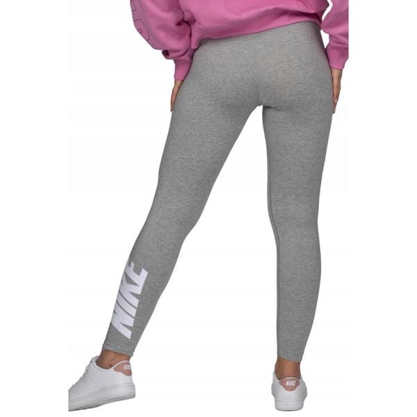 Damskie Legginsy Sportowe Nike. Szare legginsy damskie Nike, bez wzorów. Za 105.60 zł.