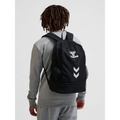 Plecak Hummel Essential Back Pack Unisex. Czarne plecaki damskie HUMMEL, bez wzorów, sportowe. Za 166.50 zł.