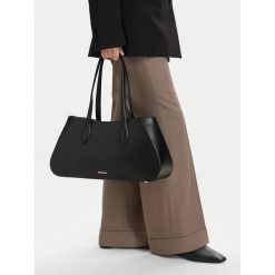 Torebka GINO ROSSI. Czarne torebki klasyczne damskie Gino Rossi, bez wzorów, bez dodatków. Za 269.99 zł.