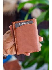 Lucky Bees Skórzany portfel w kolorze jasnobrązowym - 7 x 9 x 2 cm rozmiar: onesize. Brązowe portfele męskie Lucky Bees, bez wzorów, z materiału. Za 96.14 zł.