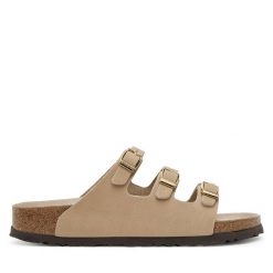Klapki Birkenstock. Brązowe klapki damskie Birkenstock, bez wzorów, bez obcasa. Za 509.99 zł.