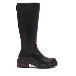 Kozaki Lasocki. Czarne kozaki damskie Lasocki, bez obcasa, na płaskiej podeszwie. Za 429.99 zł.