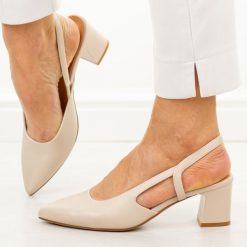 Cieliste czółenka damskie bez pięty Sergio Leone Sk472. Czółenka damskie Sergio Leone, bez wzorów, ze skóry, bez obcasa, na obcasie. Za 199.00 zł.