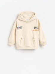 Bawełniana bluza Hot Wheels - beżowy. Brązowe bluzy i bluzki niemowlęce Reserved, bez wzorów, z bawełny, bez ramiączek, bez kaptura. Za 59.99 zł.