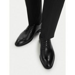 Półbuty Lasocki. Czarne buty wizytowe męskie Lasocki, bez zapięcia. Za 229.99 zł.