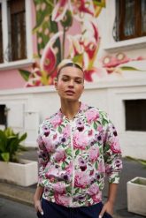 Rozpinana bluza w kwiaty różowa. Czerwone bluzy bez kaptura damskie MOODO, l, z bawełny. Za 149.99 zł.