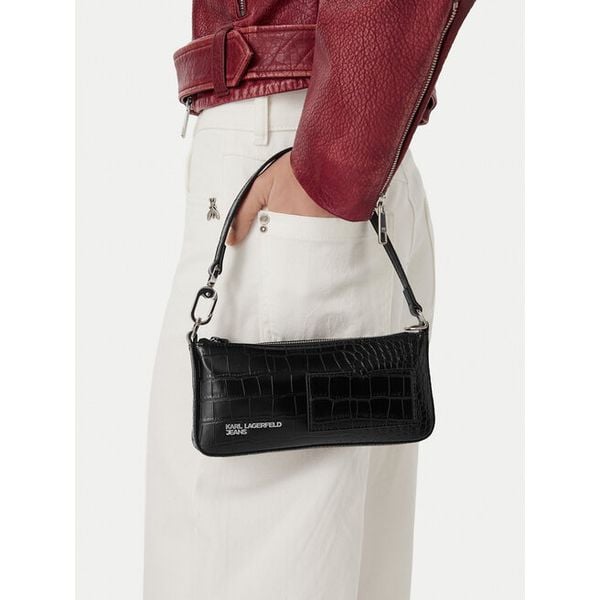 Torebka Karl Lagerfeld Jeans. Czarne torebki klasyczne damskie Karl Lagerfeld Jeans, bez wzorów, z jeansu, bez dodatków. Za 429.99 zł.