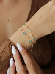 L'Atelier de Gaia Pozłacana bransoletka z elementami ozdobnymi rozmiar: onesize. Niebieskie bransoletki damskie L'Atelier de Gaia, pozłacane. Za 34.99 zł.