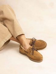 Buty żeglarskie dla kobiet TBS Pherina. Białe kapcie damskie Tbs, z materiału. Za 428.00 zł.