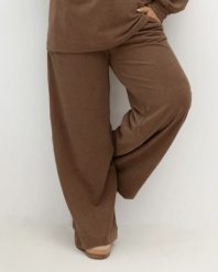 Oversizowe prążkowane spodnie Good Day Ahead na gumce z kieszeniami w kolorze kakao/ciepły brąz Plus Size Oversize. Białe spodnie dresowe damskie Moda Size Plus Iwanek, l, bez wzorów, z dresówki. Za 199.90 zł.