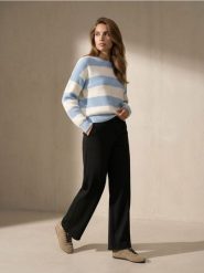 Sweter w paski z bufiastymi rękawami z wiskozy - błękitny. Niebieskie swetry klasyczne damskie Sinsay, l, z wiskozy, bez kołnierzyka. Za 49.99 zł.