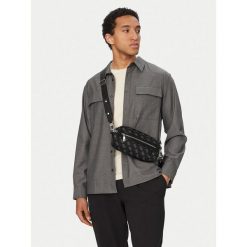 Saszetka Guess. Czarne saszetki męskie Guess. Za 359.99 zł.