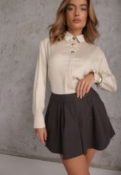 Jasnobeżowa Satynowa Koszula z Metalicznymi Guzikami w Eleganckim Stylu Lagulea. Brązowe koszule damskie Renee, m, bez wzorów, z satyny, eleganckie, bez kołnierzyka, bez ramiączek. Za 109.99 zł.