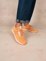 Buty sportowe damskie TBS Jellina. Brązowe buty sportowe na co dzień damskie Tbs, bez wzorów, z materiału. Za 372.50 zł.