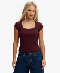 Superdry Koszulka Damska Okrągły Dekolt Square Neck Bawełna Eco – Port Red. Czerwone topy sportowe damskie Superdry., uniwersalny, bez wzorów, z bawełny, bez ramiączek. Za 153.70 zł.