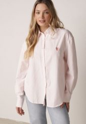 Różowa Koszula z Bawełną w Paski Ozdobiona Haftem Sercem Sewriva. Czerwone koszule damskie Born2be, bez wzorów, z bawełny, klasyczne, bez kołnierzyka, bez ramiączek. Za 89.99 zł.